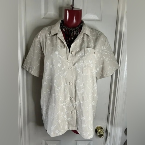 Jeno Neuman Buttoned Blouse size PM NWT - Picture 1 of 10